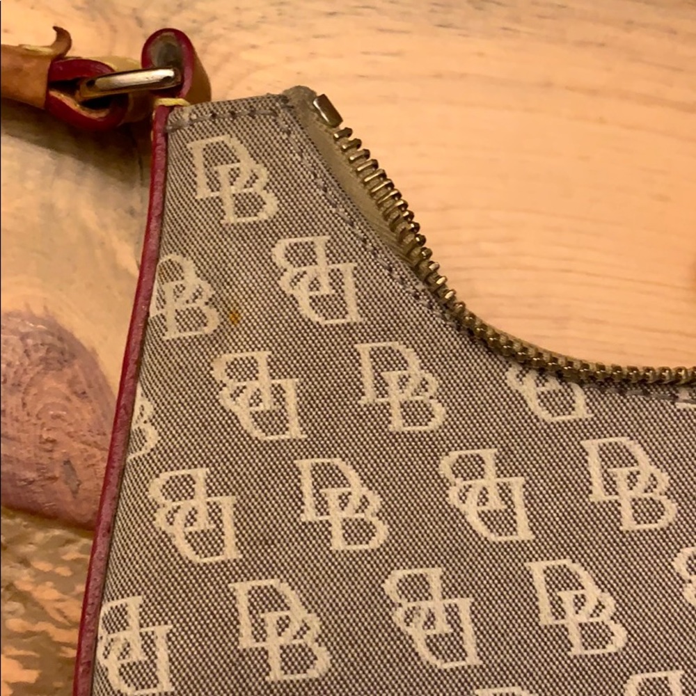 Signature small Dooney and Bourke bag - Picture 5 of 7